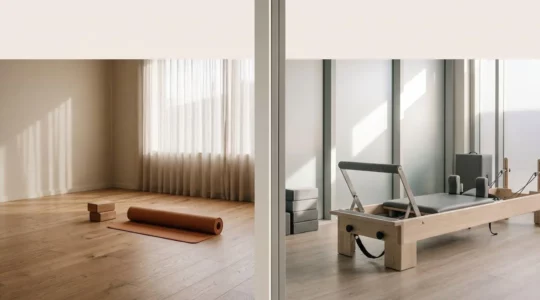 Composition minimaliste montrant l'équilibre entre deux pratiques corporelles pour sculpter le ventre